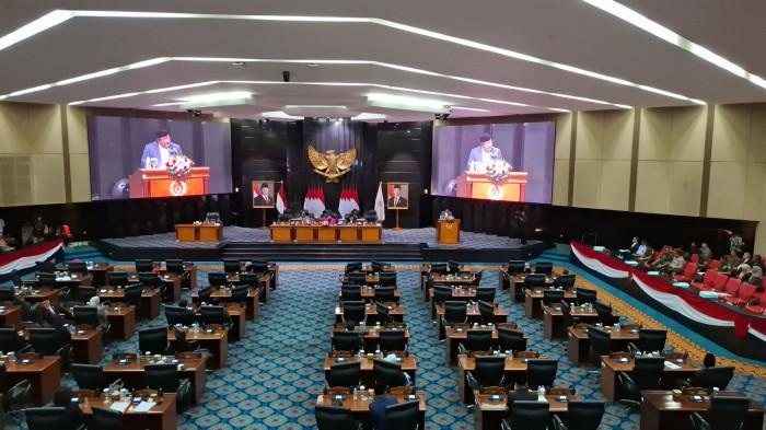 Rapat paripurna Parlemen Kebon Sirih yang digelar di Gedung DPRD DKI Jakarta, Gambir, Jakarta Pusat, Rabu (16/7/2025).