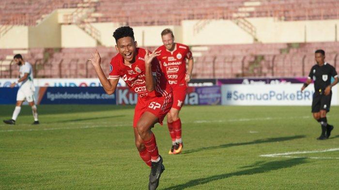Pemain Persija Jakarta, Ginanjar Wahyu usai mencetak gol ke gawang PSS Sleman, Minggu (8/1/2023).