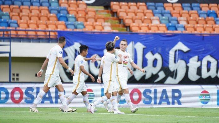 Pemain Persija Jakarta melakukan selebrasi di Stadion Si Jalak Harupat, Bandung.