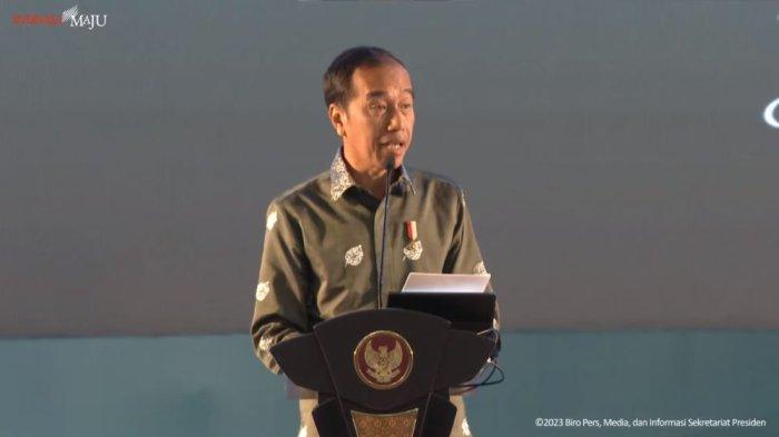Presiden Jokowi memberikan sambutan dalam acara Puncak Hari Pers Nasional Tahun 2023 di Gedung Sebarguna Pemprov Sumatera Utara di Kabupaten Deli Serdang, Sumut, Kamis (9/2/2023). Terkini, Jokowi mengeluarkan pernyataan tentang dirinya yang tidak akan cawe-cawe pada penentuan capres cawapres di Pilpres 2024.