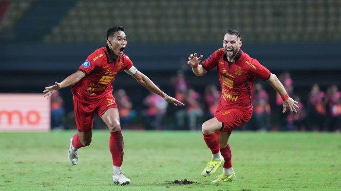 Selebrasi dua pemain Persija Jakarta Rizky Ridho dengan Marko Simic di Liga 1.