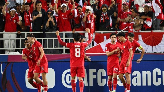 Pemain Indonesia melakukan selebrasi usai Ivar Jenner mencetak gol ke gawang Irak di Piala Asia U23 2024.