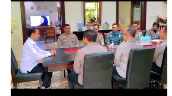 Para peserta didik Sespimmen Polri Pendidikan Reguler (Dikreg) angkatan ke-65 bertamu ke rumah Jokowi di Solo pada Kamis (17/4/2025).