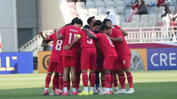 Skuad Timnas Indonesia U-23 berfoto bersama.