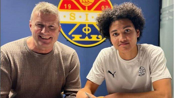 Samuel Silalahi merupakan pemain sepakbola berdarah Batak berkewarganegaraan Norwegia yang bermain di klub Strømsgodset di Liga Utama Norwegia, berposisi sebagai gelandang serang.