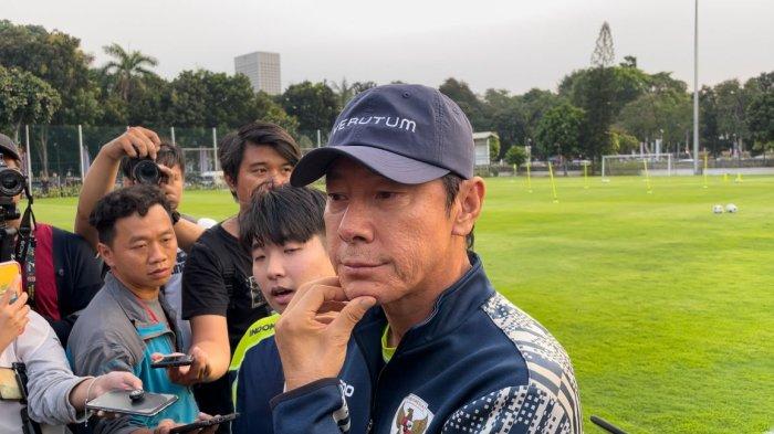 Pelatih Timnas Indonesia, Shin Tae-yong, saat ditemui di Lapangan A Komplek Gelora Bung Karno, Senayan, Jakarta