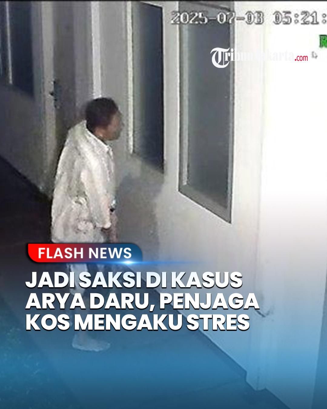 Sosok tak berbaju yang mengintip di depan kamar kos diplomat muda Kemenlu, Arya Daru kini ngaku stres. Gerak-geriknya yang terekam CCTV membawa Siswanto menjadi saksi dalam kasus ini. Padahal ia turut merasa kasus kematian Arya Daru 'janggal'.