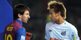 Bintang Santos, NEymar (kanan), dan bintang Barcelona, Lionel Messi.