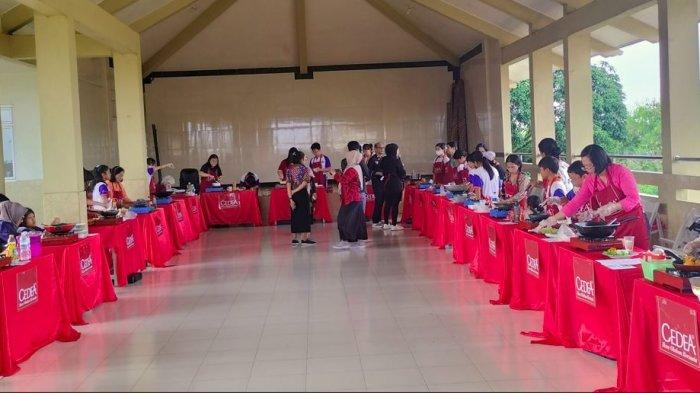 PT CitraDimensi Arthali atau Cedea menggelar acara Cedea Goes to School di SD Unggul Sakti Kecamatan Jambi Timur, Kota Jambi, Provinsi Jambi, Kamis (29/2/2024). Gelaran ini untuk memperkenalkan cara makan ikan dengan cara menyenangkan