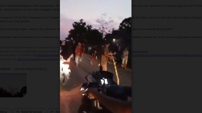 Dusun Bedaro dan Dusun Pusat Jalo, Kecamatan Muko-Muko Bathin VII, Kabupaten Bungo terlibat bentrok antar kampung usai pertandingan sepakbola, pada Kamis (1/7/2024) sore.