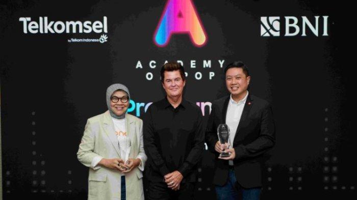 Telkomsel berkolaborasi bersama Academy of Pop (AOP), ajang pencarian bakat kelas dunia yang diprakarsai Simon Fuller