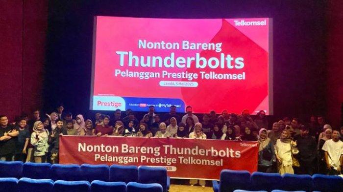 NONTON BARNEG - Dengan menukarkan 2000 Telkomsel Poin yang dimiliki, Pelanggan Telkomsel Prestige dapat mengikuti keseruan nonton bareng di berbagai lokasi bioskop pilihan, seperti dikota Jambi, Pangkalpinang dan Bengkulu.