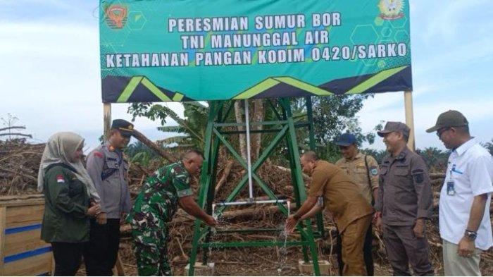 Kodim 0420 Sarko menggelar kegiatan Video Conference (Vicon) dalam rangka Kunjungan Kerja Kepala Staf Angkatan Darat (KASAD) Jenderal TNI Maruli Simanjuntak, M.Sc., yang terhubung melalui Video Confrence (Vicon) langsung dari Provinsi Jambi.
