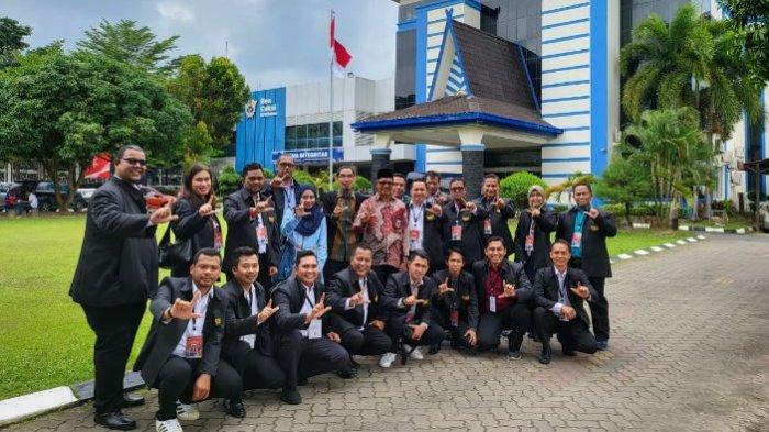 Bertolak dari Aceh, Peserta Kepemimpinan Pengawas (PKP) menuju Kota Batam, Provinsi Kepulauan Riau yang dikomandoi oleh Drs. Nurdin Yunus, ST, SH, MM didampingi oleh Waldi Ishak Siregar, SE, MM dan Nelly Wahyuni, S.Pd.