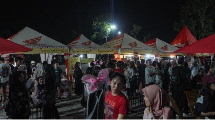 Pelataran Puri Mayang 2 Kota Jambi kembali menghadirkan event street fest kuliner bertema Jepang dan Korea pertama dan terbesar di kota Jambi. Event “When Sushi Meet Kimchi” digelar pada hari Sabtu, 2 November 2024.