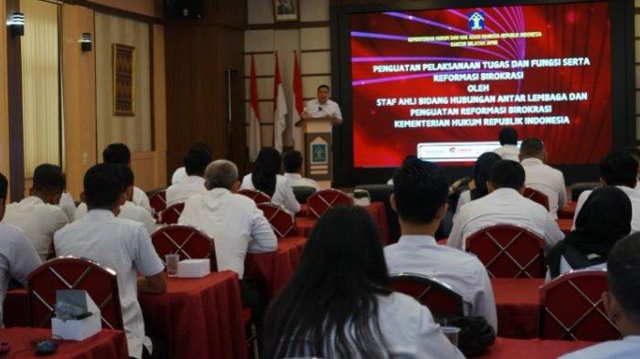 Penguatan pelaksanaan tugas dan fungsi serta reformasi birokrasi di lingkungan Kantor Wilayah Kementerian Hukum dan HAM Jambi, Rabu (04/12/2024).