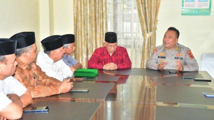 SILATURAHMI - Polda Jambi melaksanakan silaturahmi bersama Majelis Ulama Indonesia (MUI) Provinsi Jambi bertempat di Kantor MUI Provinsi Jambi pada Kamis, (06/03/2025)