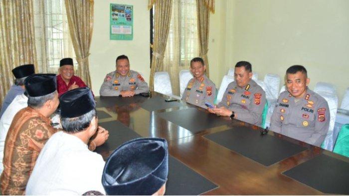 SILATURAHMI - Polda Jambi melaksanakan silaturahmi bersama Majelis Ulama Indonesia (MUI) Provinsi Jambi bertempat di Kantor MUI Provinsi Jambi pada Kamis, (06/03/2025)