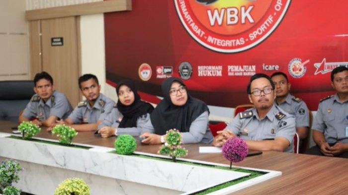 Pegawai Kanwil Kemenkum HAM Jmabi mengikuti persiapan untuk Anugerah Legislasi Daerah dan sosialisasi penggunaan aplikasi e-Pemetaan yang diselenggarakan Direktorat Jenderal Peraturan Perundang-undangan Kementerian Hukum dan HAM