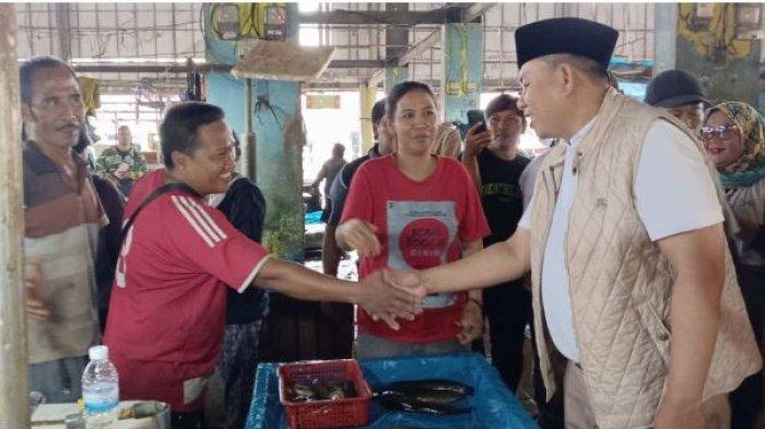 Calon Wali Kota Jambi nomor urut 2, H Abdul Rahman blusukan ke Pasar Angso Duo baru, satu pasar tradisional terbesar di Kota Jambi, Selasa (8/10/2024) pagi.