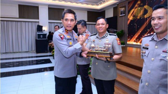 Kapolda Jambi Irjen Pol. Krisno H Siregar saat Acara Kenal Pamit Pejabat Utama (PJU) dan Kapolres Jajaran Polda Jambi pada Kamis, (10/07/2025)