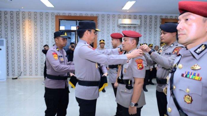 Kapolda Jambi Irjen Pol. Krisno H Siregar memimpin kegiatan Serah Terima Jabatan Pejabat Utama (PJU) dan Kapolres jajaran pada Kamis, (10/07/2025)