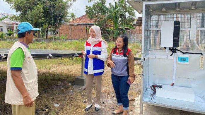 57 Desa di Indonesia melalui program Tanggung Jawab Sosial & Lingkungan (TJSL) Desa Energi Berdikari (DEB) Pertamina telah memanfaatkan Energi Terbarukan untuk menghidupkan roda ekonomi dan sosial di masyarakat.