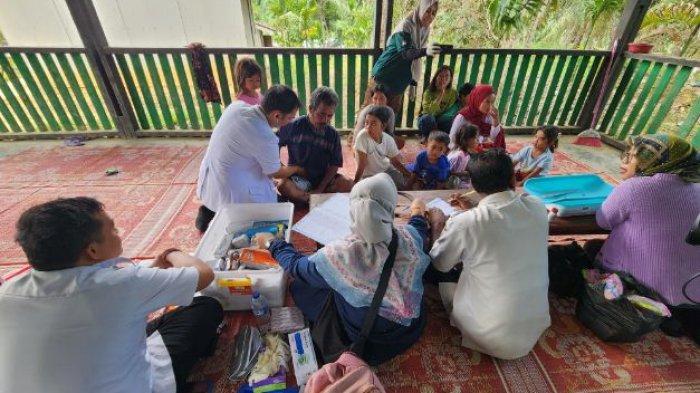 Secara berkala Posyandu dan PT Sari Aditya Loka (PT SAL) melakukan pengecekan kesehatan kepada Suku Anak Dalam