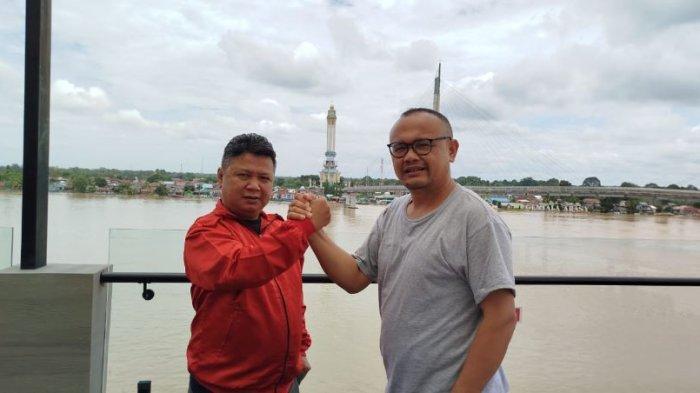 DPD ARUN - Penerima mandat pendirian DPD ARUN Jambi, Anju Saragih (kanan) bersama Sekjen DPP ARUN, Bungas T Fernando Duling (kiri)