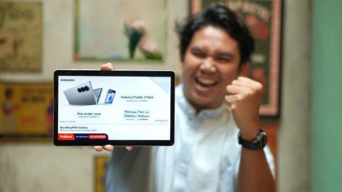 Telkomsel bersama Samsung hadirkan paket bundling Samsung Galaxy Z Fold6 dan Z Flip6 dengan pembaharuan fitur Galaxy AI dan performa tinggi untuk membuka peluang baru didukung jaringan broadband tercepat dan terluas dari Telkomsel. Melalui paket bundling tersebut, pelanggan akan mendapatkan bonus eSIM Telkomsel dan kuota data 150 GB untuk 12 bulan.