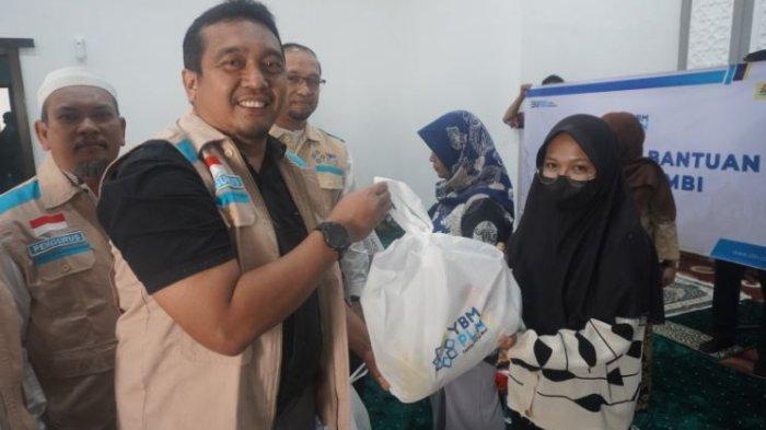 PLN UP3 Jambi pada peresmian Musholla Nurul I'lmi dan penyerahan bantuan oleh Yayasan Baitul Maal (YBM) PLN UP3 Jambi, Selasa (13/8/2024).
