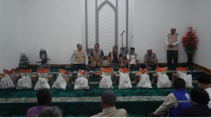 PLN UP3 Jambi pada peresmian Musholla Nurul I'lmi dan penyerahan bantuan oleh Yayasan Baitul Maal (YBM) PLN UP3 Jambi, Selasa (13/8/2024).