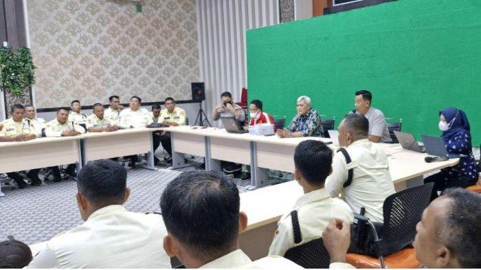 Pelaksanaan Arahan K3 dan Keamanan oleh Team Leader K3 dan Keamanan PLN IP UBP Jambi, kepada Satuan Pengamanan dalam siaga Ramadhan dan Idul Fitri 1445 H