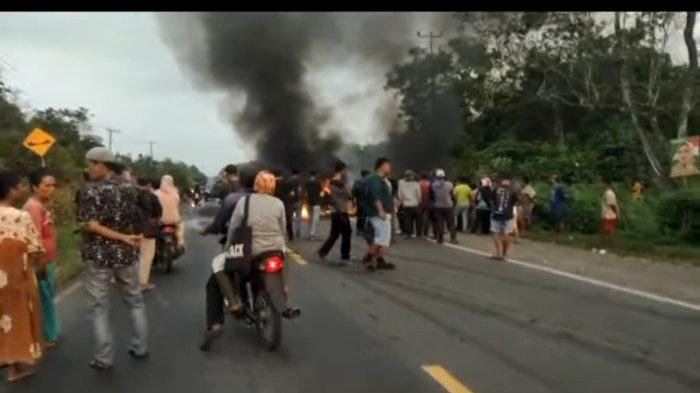 Kecelakaan di Jalan Lintas Sumatera, Km 32, Desa Rantau Makmur Kecamatan Tanah Sepenggal Lintas, Kabupaten Bungo pada Kamis (14/9) sekira pukul 06:30 WIB.