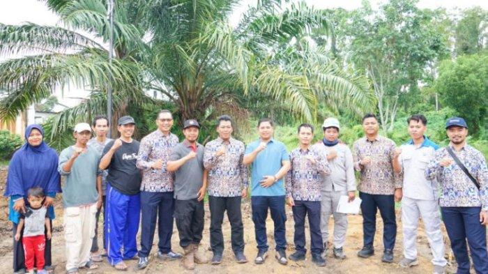 Wakil Ketua DPRD Kota Jambi Muhamad Yasir, S.Pd, MM kembali turun ke lapangan dengan tokoh masyarakat dan ketua RT 33 Kelurahan Paal Lima untuk percepatan penanganan banjir.