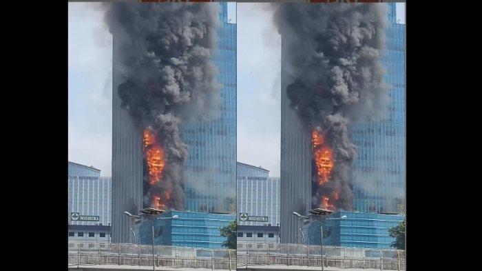 Kebakaran hebat melanda gedung KLink Tower, Jalan Gatot Subroto, Jakarta Pusat, Sabtu (15/7/2023)
