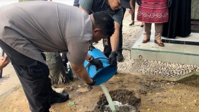 Polresta Jambi memusnahkan barang bukti narkotika hasil pengungkapan kasus di Kota Jambi, total narkotika yang dimusnahkan ini mencapai 2490.153 gram.