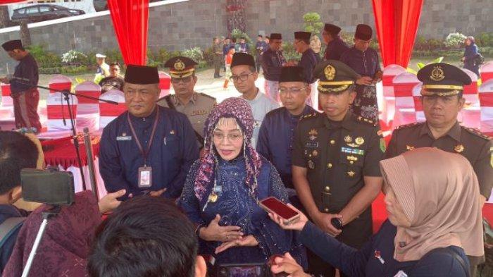 BPJS Ketenagakerjaan menyerahkan santunan program Bantuan Keuangan Khusus Provinsi Jambi SAAT perayaan HUT Kota Jambi yang ke-78 dan Hari Jadi Tanah Pilih Pusako Batuah Kota Jambi yang ke-623.