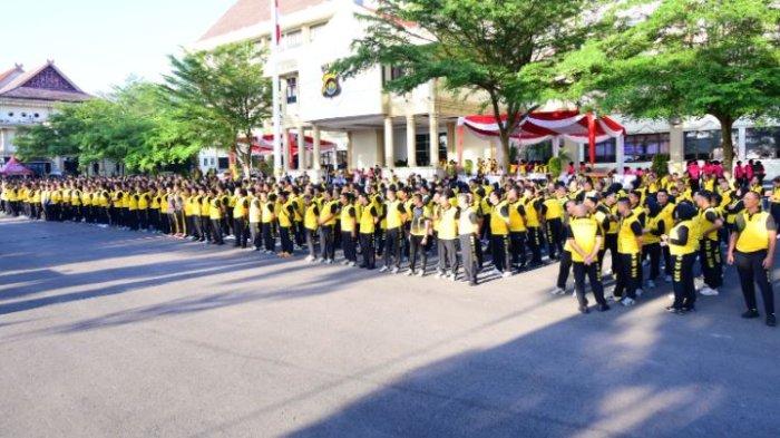 Hari Bhayangkara ke-79 yang jatuh pada 1 Juli 2025, Kepolisian Daerah atau Polda Jambi Jambi mengajak seluruh masyarakat untuk berolahraga dan bergembira bersama di lapangan hitam Mapolda Jambi pada Selasa, (17/06/2025)