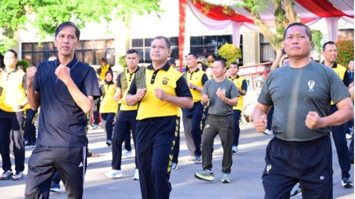 Hari Bhayangkara ke-79 yang jatuh pada 1 Juli 2025, Kepolisian Daerah atau Polda Jambi Jambi mengajak seluruh masyarakat untuk berolahraga dan bergembira bersama di lapangan hitam Mapolda Jambi pada Selasa, (17/06/2025)
