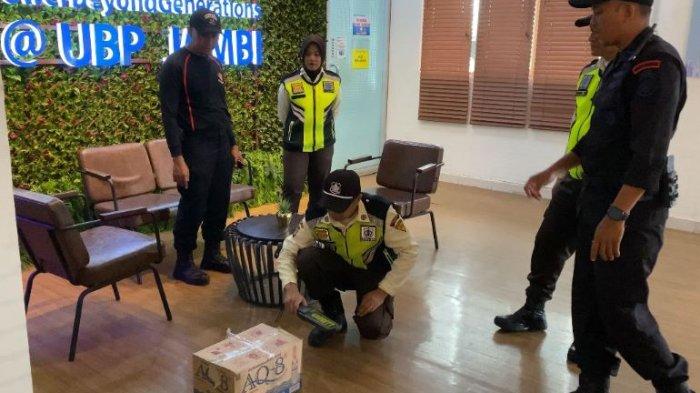 Pemberian Materi Pendeteksian dan langkah-langkah dalam mengahadapi teror Bom kepada Satuan Pengamanan oleh Brimob Polda Jambi