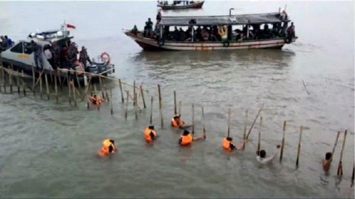 Dua menteri dalam Kabinet Presiden Prabowo Subianto beda sikap soal pembongkaran pagar laut di kawasan Tanjung Pasir, Teluk Naga, Tangerang, Banten.