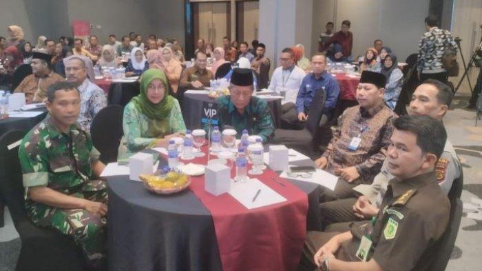 Dukung visi dan misi Presiden Prabowo Subianto pada Asta Cita ke-4 terkait pembangunan Sumber Daya Manusia (SDM), Perwakilan BKKBN Provinsi Jambi menggelar Rapat Koordinasi Daerah (Rakorda) Program Bangga Kencana dan Percepatan Penurunan Stunting Tahun 2025, pada 18–19 Juni 2025 di Aston Jambi Hotel & Conference Center.