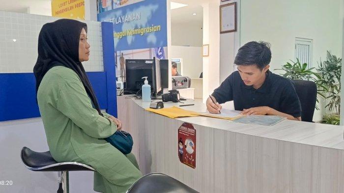 Di Hari Bhakti Imigrasi Ke-74, Kantor Imigrasi Jambi yang beralamat di Jl. Arif Rahman Hakim No. 63 Simpang IV Sipin Telanaipura menyelenggarakan Layanan Paspor Simpatik, Sabtu (20/01/2024).