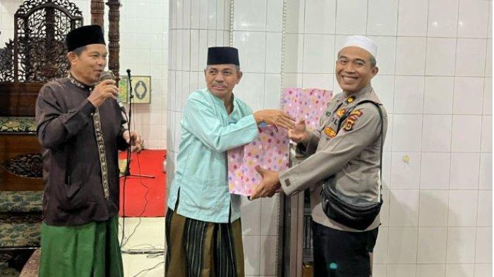 SAFARI RAMADHAN - Polda Jambi menggelar Safari Ramadhan Tarawih Keliling di Masjid Jami Assa’adah, Thehok, Kota Jambi pada Rabu malam, 19 Maret 2025.