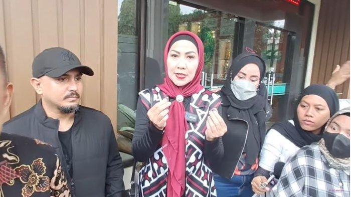 Venna Melinda kembalikan barang-barang Fery Irawan