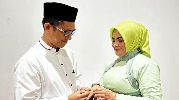 Inilah kisah cinta Wakil Bupati Bupati Maros, Suhartina Bohari dengan Kadis Kominfo Andi Baso Arman yang berawal dari komunitas MBC berujung ke pelaminan, Senin (17/7/2023).