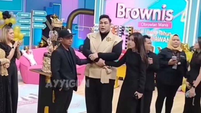 Ivan Gunawan pamitan dengan Wendi Cagur, Ayu Ting Ting dan Ruben Onsu di acara Brownis