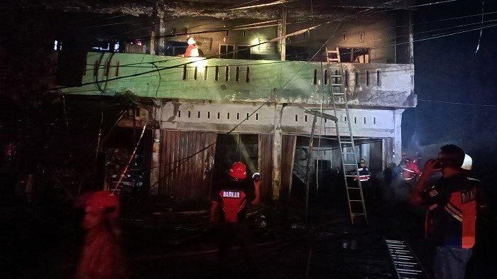 Kebakaran di Rt 35, Kelurahan Mayang Mengurai, Kecamatan Alam Barajo mengakibatkan tiga warga mengalami luka bakar serius.