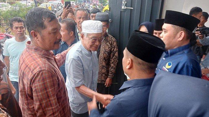 Bakal calon Bupati Kerinci, Monadi mendaftar sebagai calon Bupati Kerinci ke DPC Partai Amanat Nasional (PAN), DPD Partai Nasdem dan DPC Partai Gerindra, Selasa (7/5/2024).